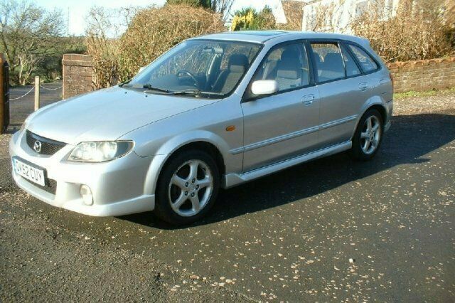 Begagnad Mazda 323 2002 Halvkombi