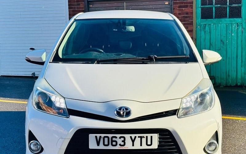 Used Toyota Yaris Hybrid 101 HP (74 kW) 2013 Hatchback