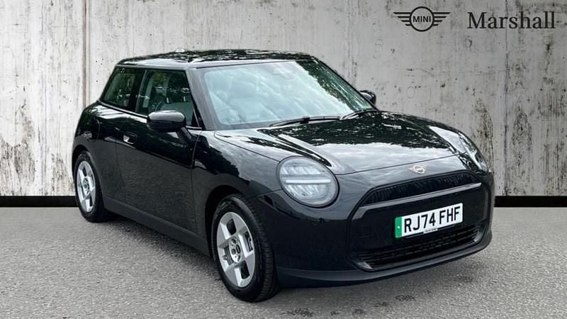 Midnight black ii Used 2024 Mini Cooper Classic Hatchback | £22,427 (A bit pricey) - Image 1/4