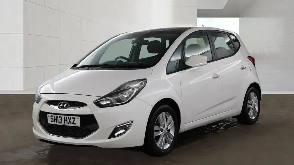 Used Hyundai ix20 Style 125 HP (91 kW) 2013 White Hatchback