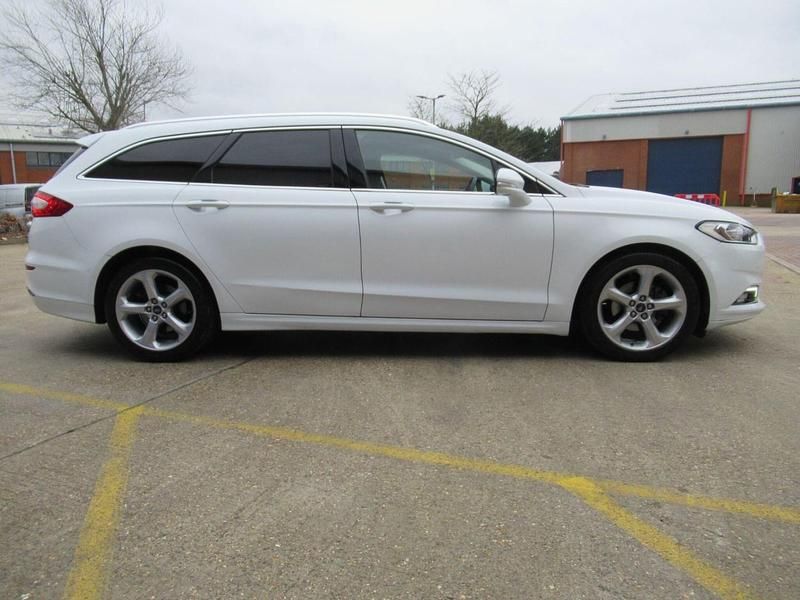 Used Ford Mondeo Titanium 160 HP (117 kW) 2016 White Estate