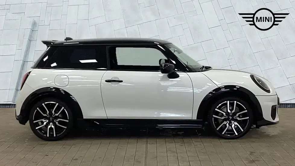 Used Mini Cooper Hatch 154 HP (113 kW) 2024 White Hatchback