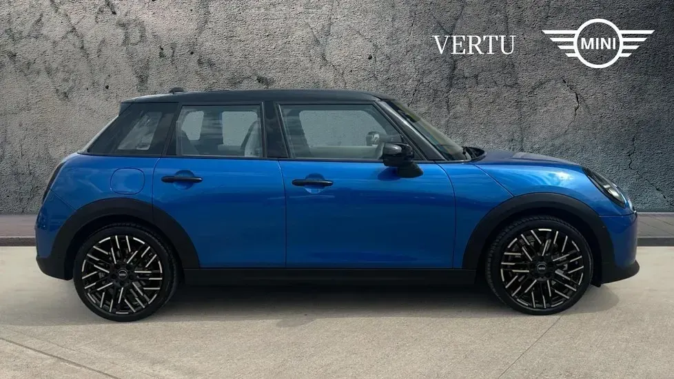 Used Mini Cooper Hatch 114 kW (156 HP) 2026 Blue Hatchback