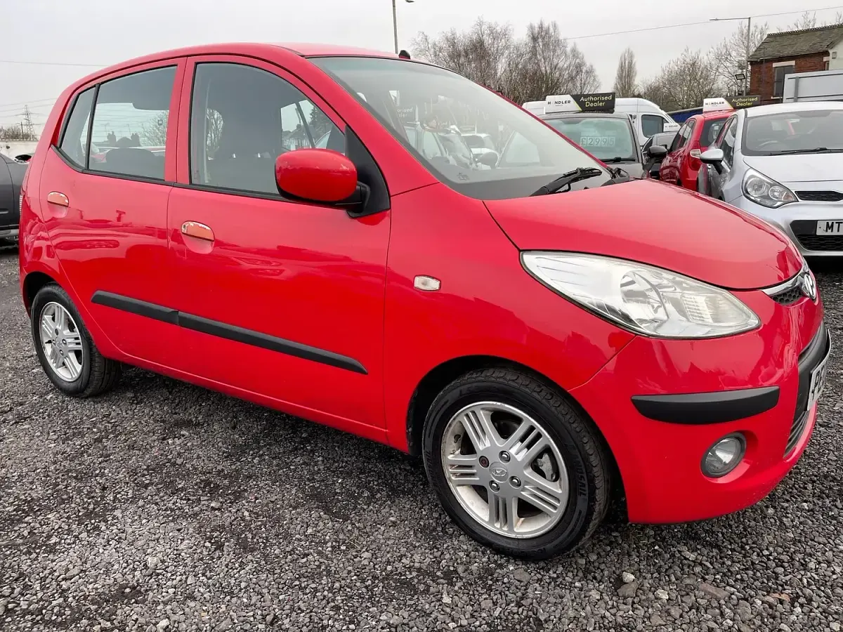 Used Hyundai i10 Comfort 77 HP (56 kW) 2009 Red Hatchback