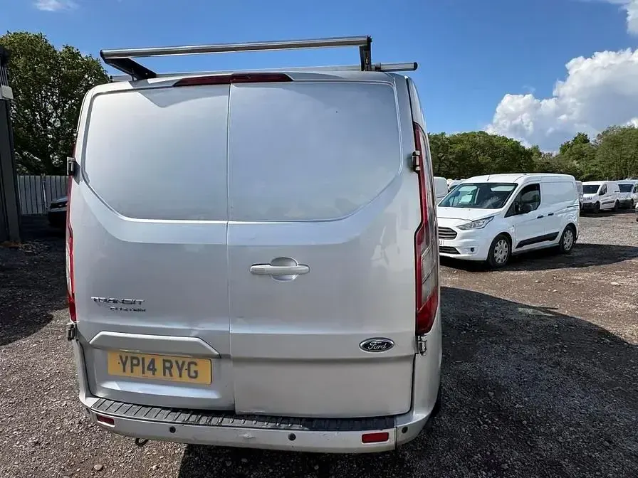 Usado Ford Transit Custom Limited 125 CV (91 kW) 2014 Plateado Van