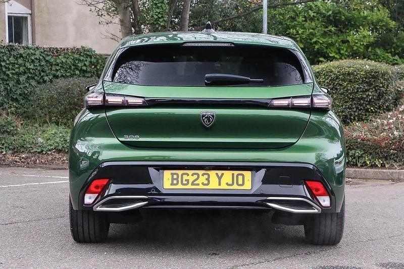 Used Peugeot 308 Allure Premium 129 HP (94 kW) 2023 Green Hatchback