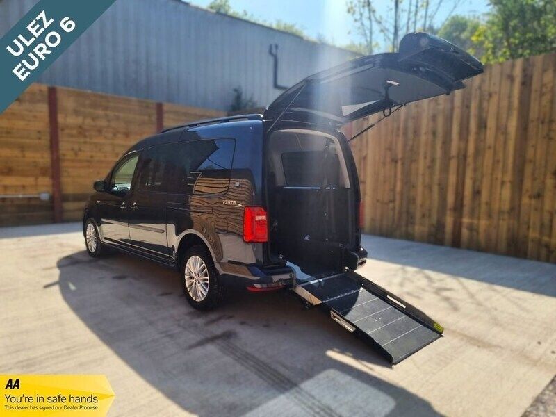 Blue Used 2017 VW Caddy Maxi Life Life MPV | £14,901 (Fair price) - Image 1/4