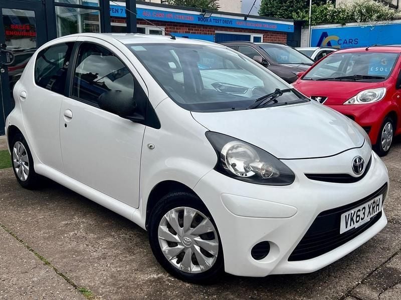 White Used 2013 Toyota Aygo Hatchback | £3,680 (Fair price) - Image 1/4