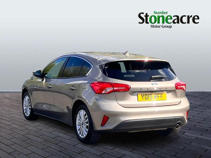 Used Ford Focus Titanium 125 HP (91 kW) 2019 Silver Hatchback
