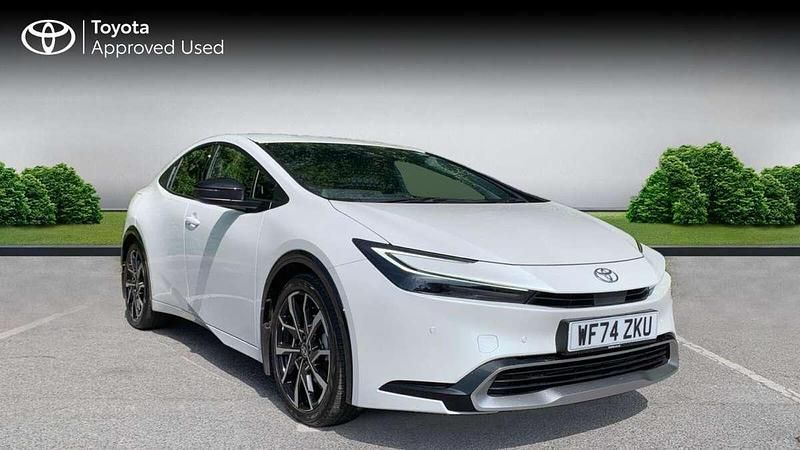 Pearl white Used 2024 Toyota Prius Play Hatchback | £30,490 - Image 1/4