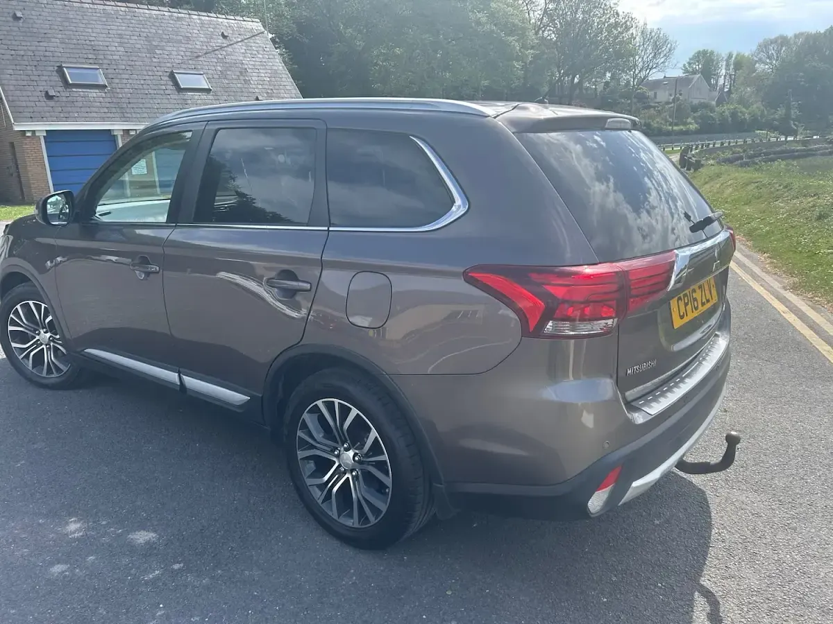 Used Mitsubishi Outlander 2016 Brown SUV