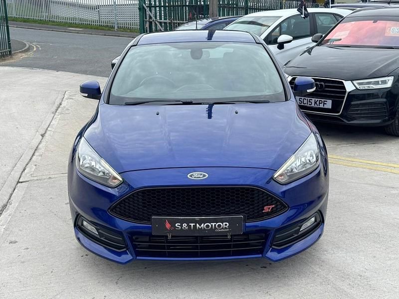 Used Ford Focus ST 250 HP (183 kW) 2017 Blue Hatchback