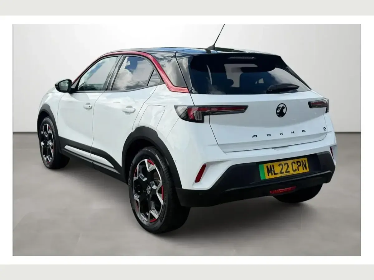 Used Vauxhall Mokka SRi 98 kW (134 HP) 2022 White SUV