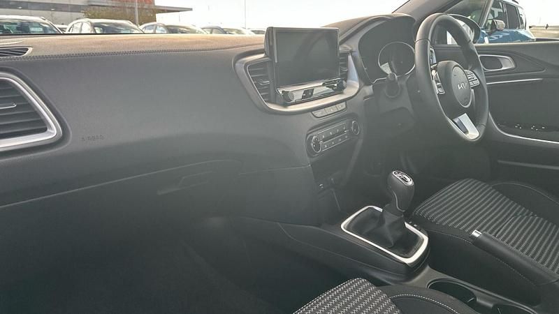 Used Kia Ceed 138 HP (101 kW) 2025 Black Hatchback