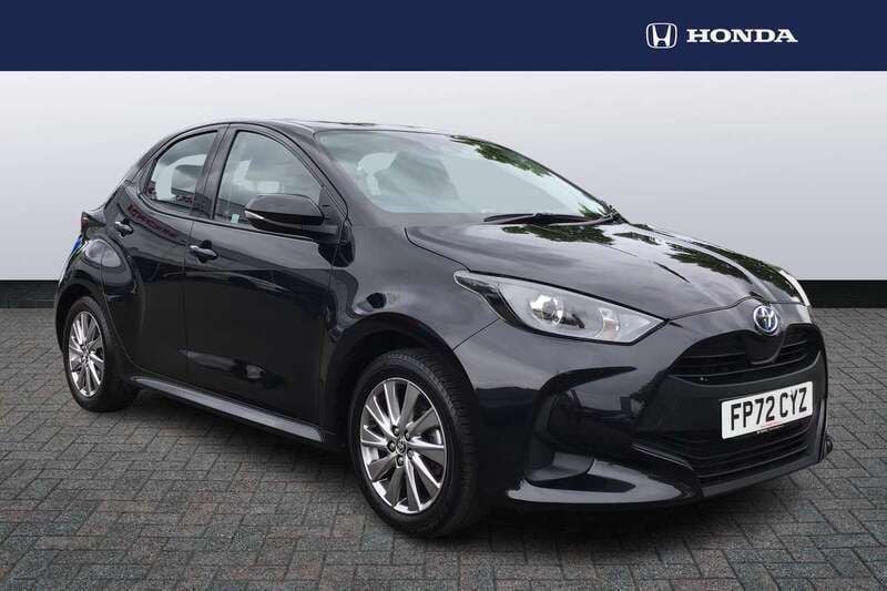 Black Used 2022 Toyota Yaris Hybrid Hatchback | £15,995 (Good price) - Image 1/4