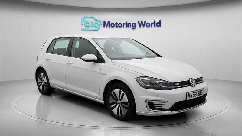 White Used 2019 VW e-Golf Hatchback | £9,700 (Fair price) - Image 1/4