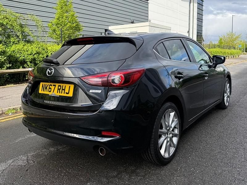 Begagnad Mazda 3 Inclusive 2017 Svart Halvkombi