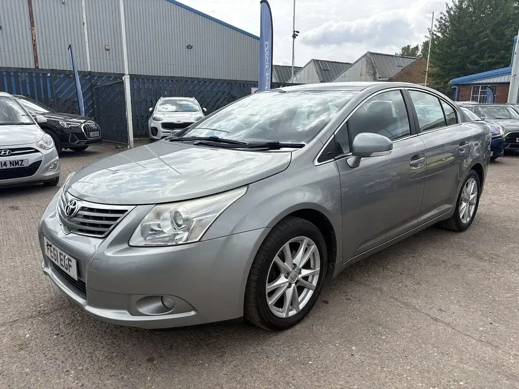 Used Toyota Avensis 147 HP (108 kW) 2011 Grey Sedan