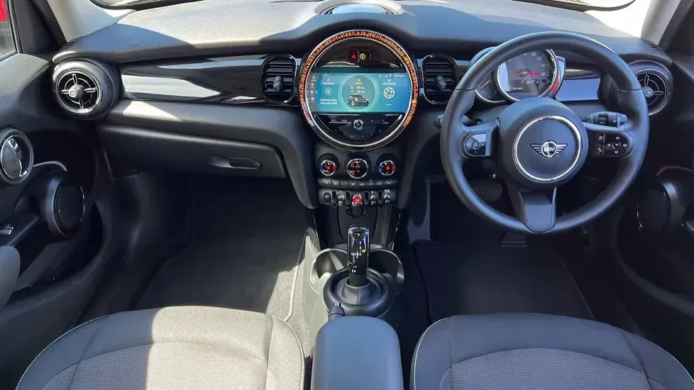 Begagnad Mini Cooper Classic 134 HK (98 kW) 2022 Svart Halvkombi