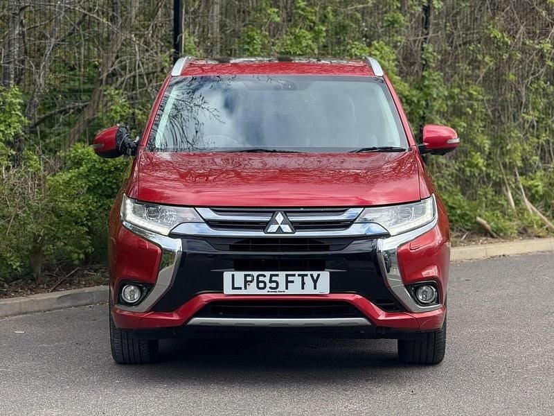 Used Mitsubishi Outlander P-HEV 118 HP (86 kW) 2016 Red Estate