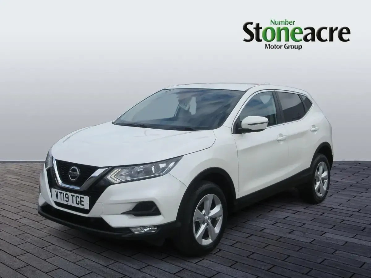 Used Nissan Qashqai Acenta Premium 115 HP (84 kW) 2019 White SUV