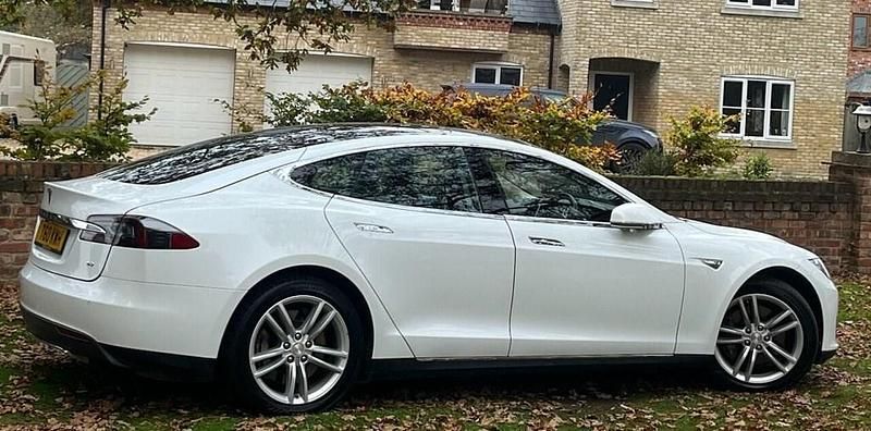 Used Tesla Model S 278 kW (379 HP) 2014 White Hatchback