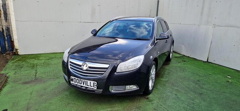 Black Used 2012 Vauxhall Insignia SRi Estate | £2,995 (Good price) - Image 1/4