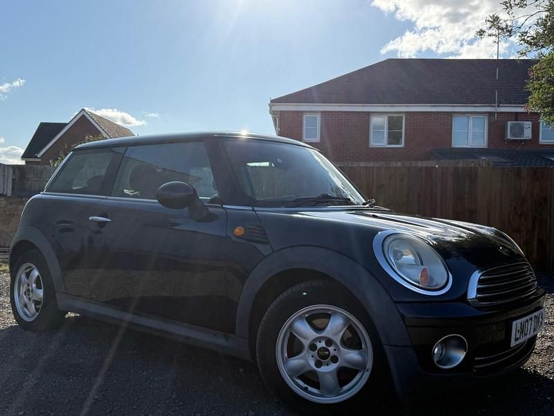 Black Used 2007 Mini Cooper Hatch Hatchback | £1,395 (Fair price) - Image 1/4