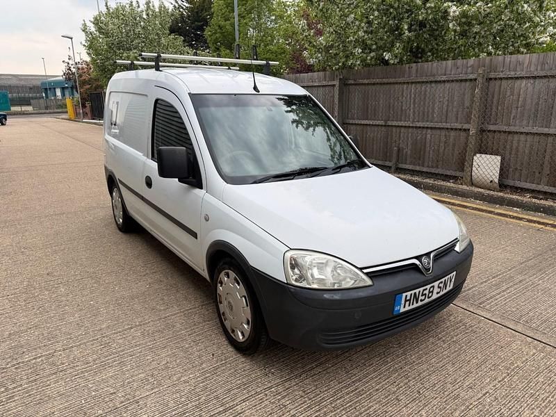 Usado Vauxhall Combo 75 HP (55 kW) 2008 Branco Monovolume
