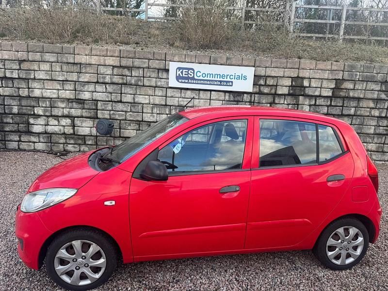 Used Hyundai i10 Classic 85 HP (62 kW) 2012 Red Hatchback
