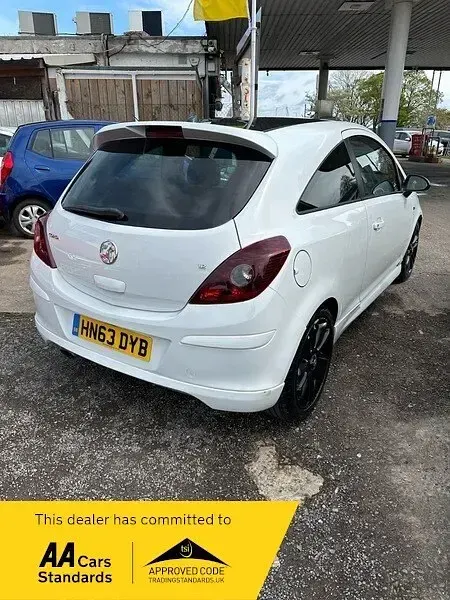 Used Vauxhall Corsa Edition 83 HP (61 kW) 2013 White Hatchback
