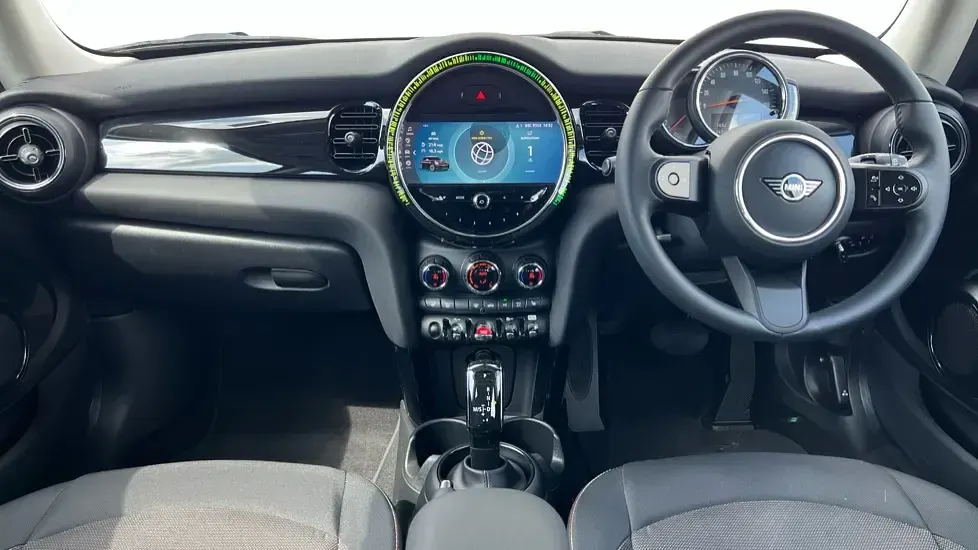 Usado Mini Cooper Classic 134 HP (98 kW) 2022 Cinzento Citadino
