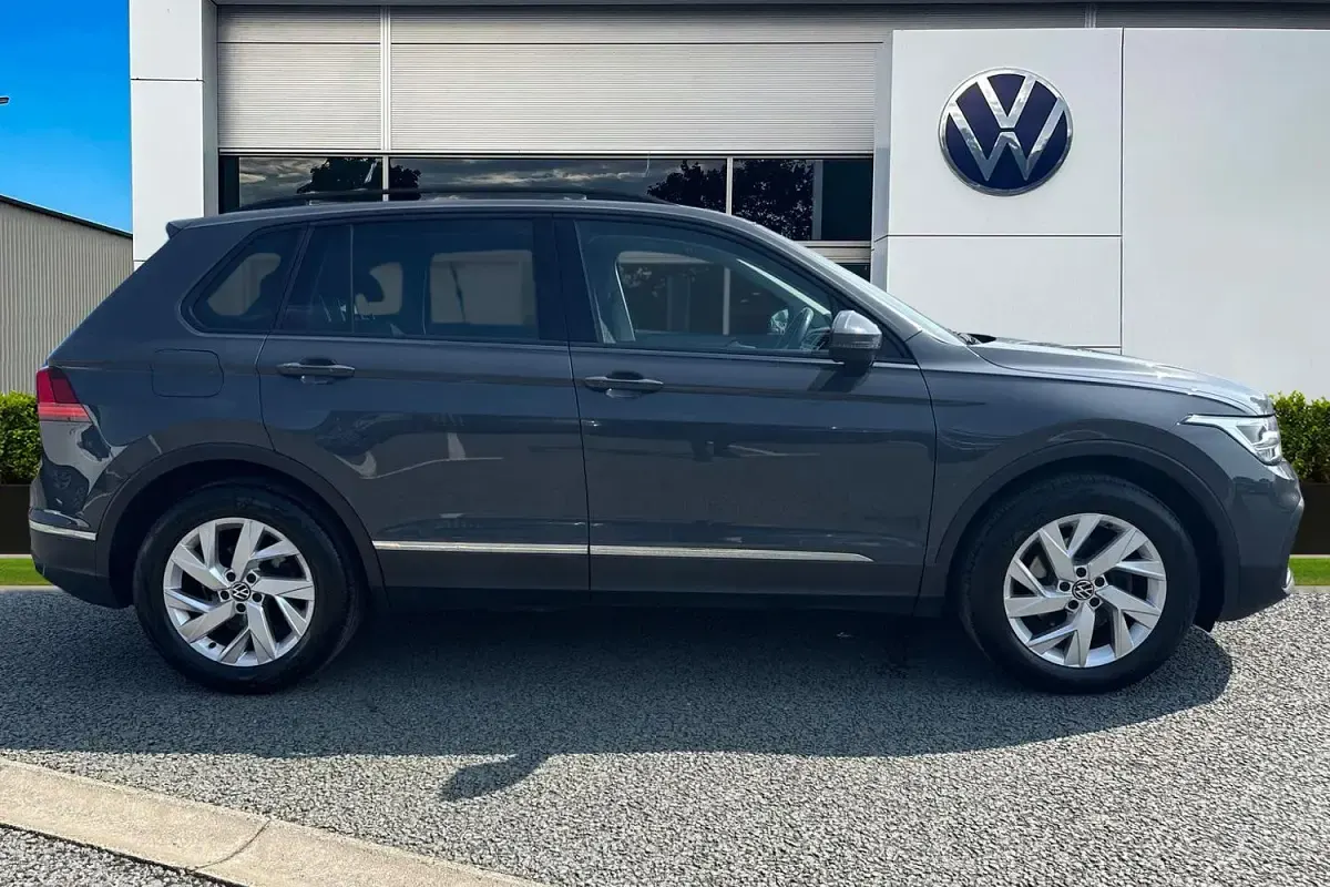 Used VW Tiguan Life 150 HP (110 kW) 2023 Grey SUV