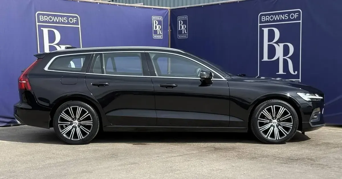 Used Volvo V60 Inscription 147 HP (108 kW) 2019 Black Estate