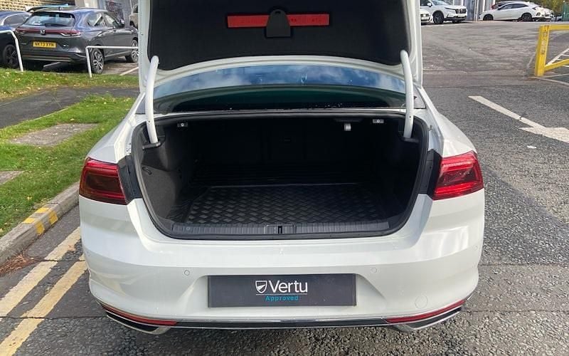 Used VW Passat Advance 218 HP (160 kW) 2020 White Sedan