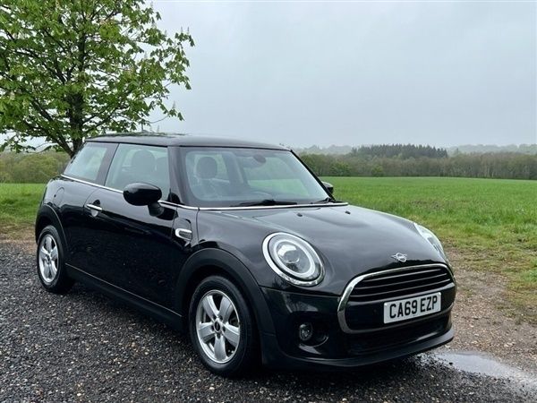 Black Used 2019 Mini Cooper Classic Hatchback | £10,995 (Fair price) - Image 1/1
