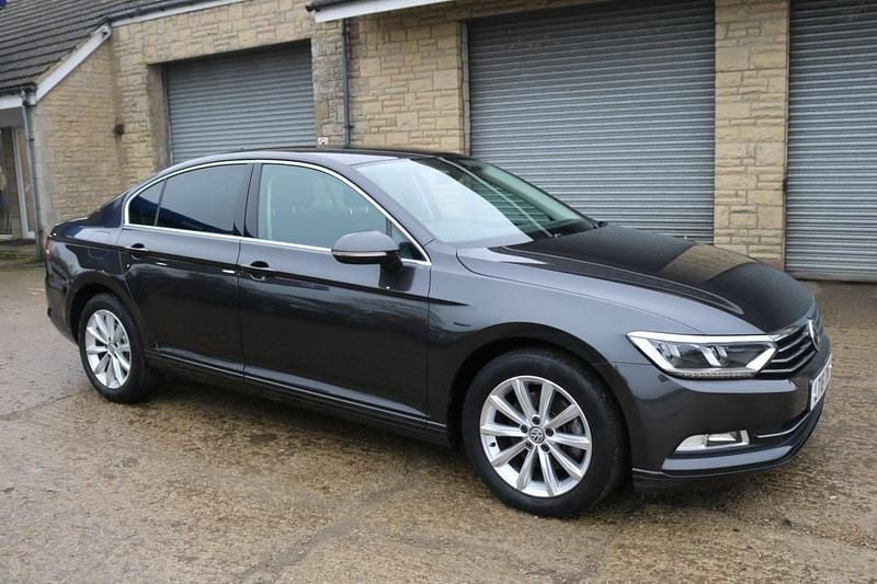 Begagnad VW Passat Business 150 HK (110 kW) 2018 Grå Sedan
