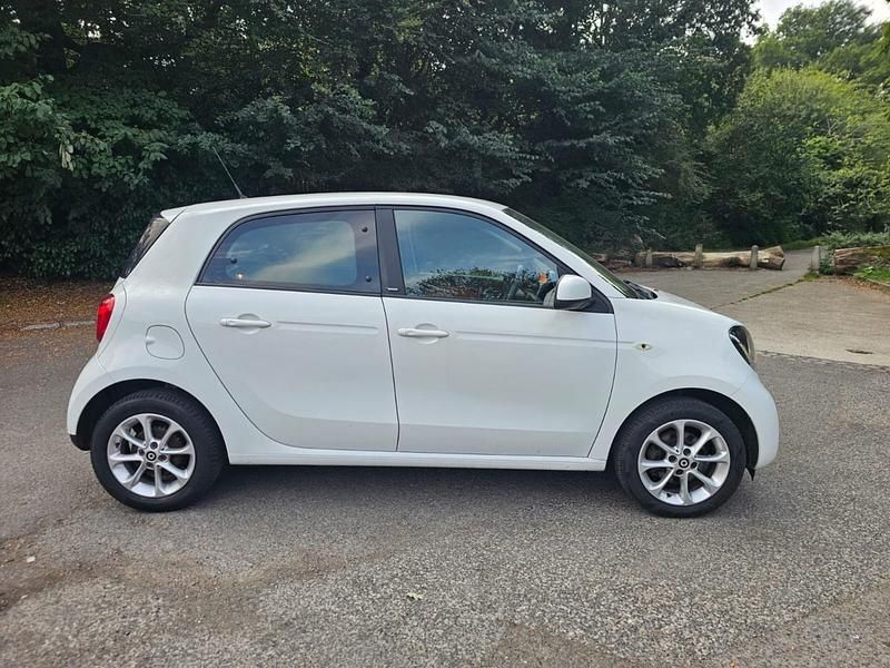 Used Smart ForFour Passion 2015 White Hatchback