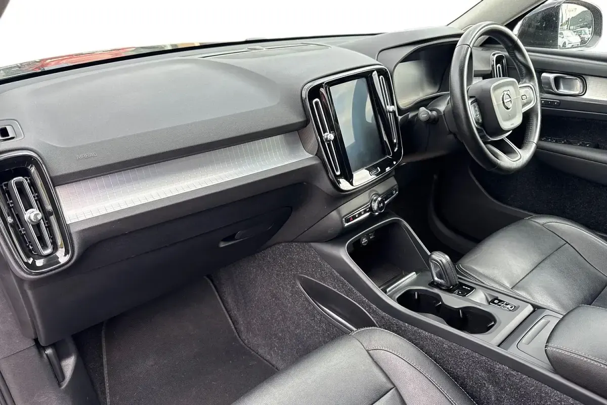 Usado Volvo XC40 Momentum 190 HP (139 kW) 2018 Preto SUV