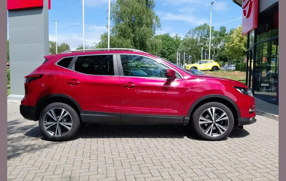 Used Nissan Qashqai N-Connecta 138 HP (101 kW) 2020 Red SUV