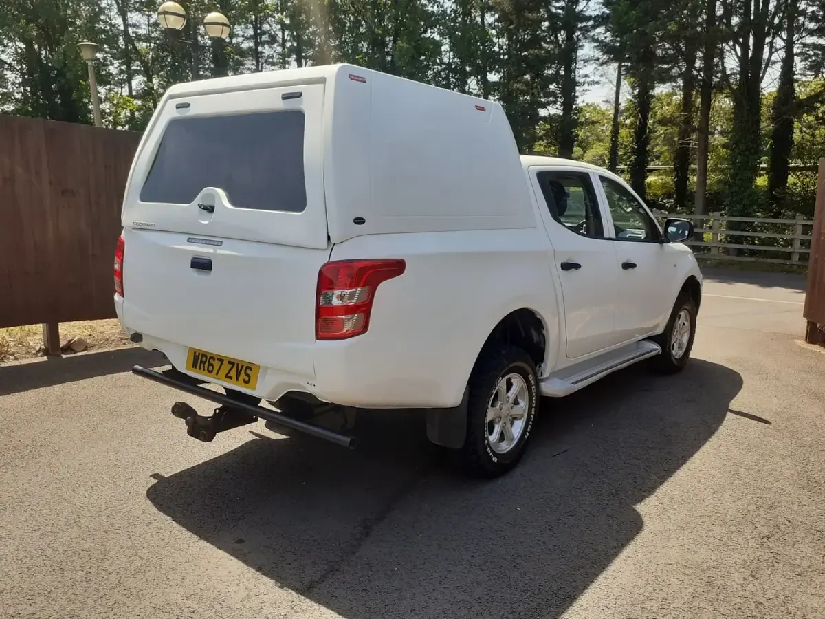 Used Mitsubishi L200 2017 White Pickup