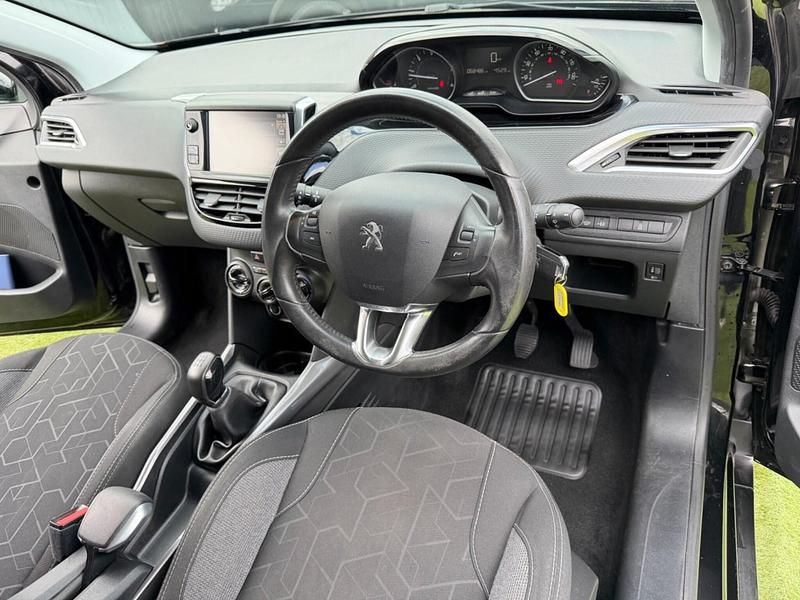 Used Peugeot 2008 Active 75 HP (55 kW) 2017 Black SUV