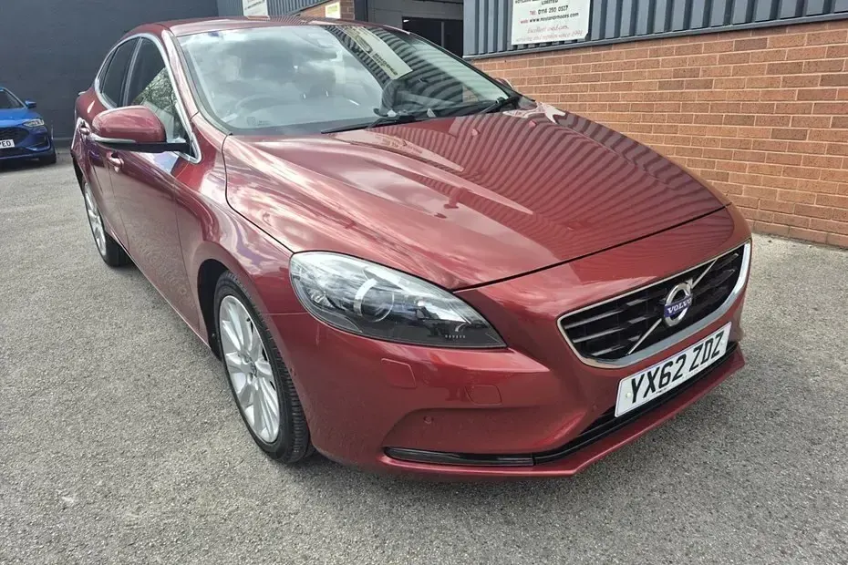 Usado Volvo V40 SE Lux 2012 Vermelho Citadino