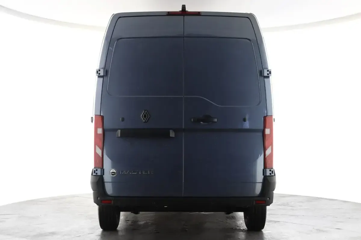 New Renault Master 148 HP (108 kW) 2026 Black MPV