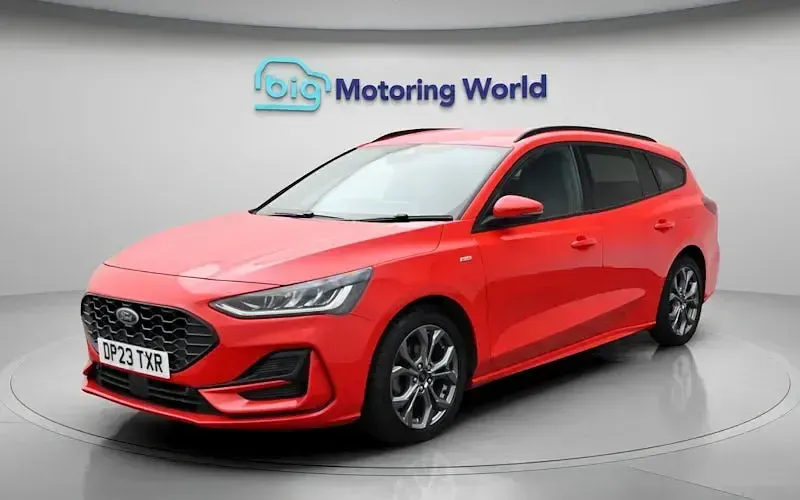 Used Ford Focus ST-Line 125 HP (91 kW) 2023 Red Estate