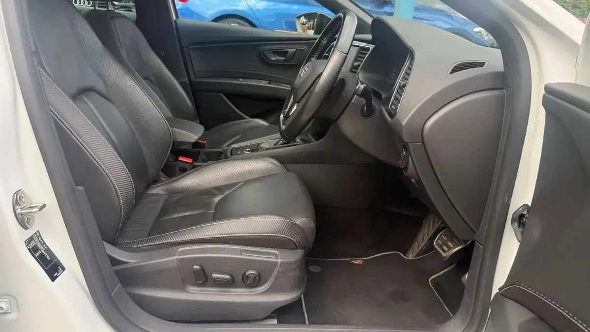 Used Seat Leon CUPRA 290 HP (213 kW) 2018 White Hatchback