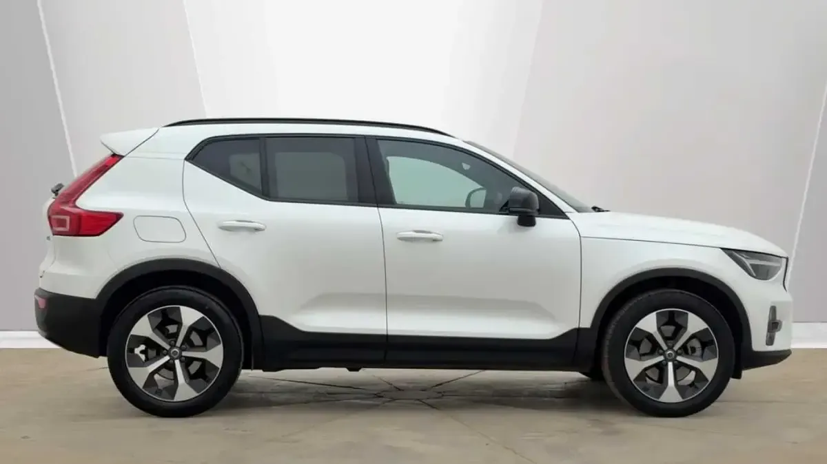 Used Volvo XC40 Plus 161 HP (118 kW) 2025 White SUV