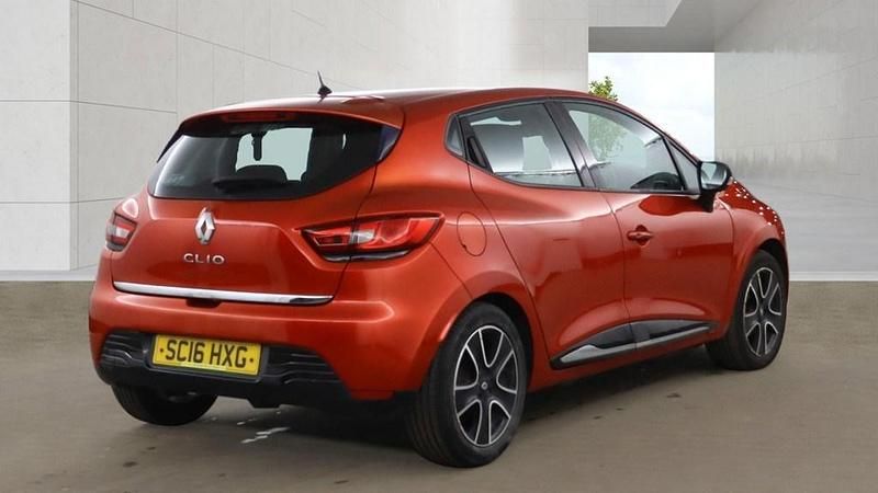 Used Renault Clio IV Dynamique 75 HP (55 kW) 2016 Red Hatchback