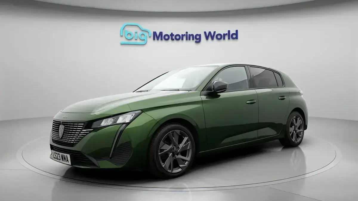 Used Peugeot 308 Allure Premium 131 HP (96 kW) 2023 Green Hatchback