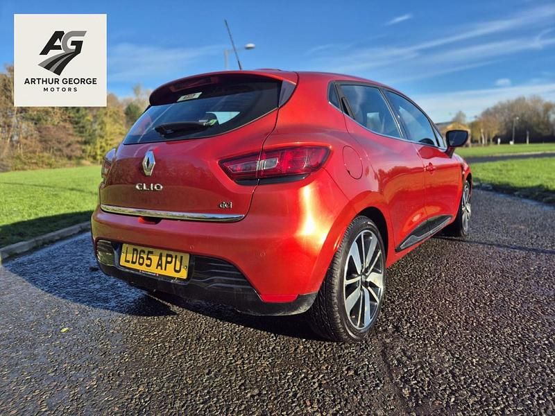 Used Renault Clio IV Dynamique 90 HP (66 kW) 2015 Red Hatchback